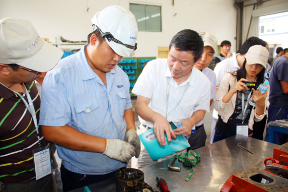 Leaders and representatives at the meeting visited Jinan Tianye